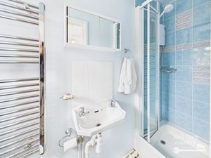 Ensuite- click for photo gallery